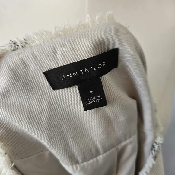 Ann Taylor | 10 | Raw Hem Windowpane Tweed Blazer - Picture 11 of 14